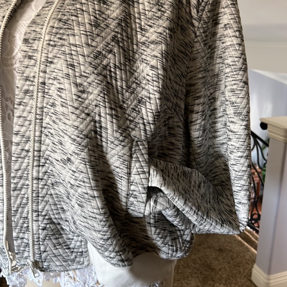 On-The Go Classic Bomber Jacket - Picture 4 of 7